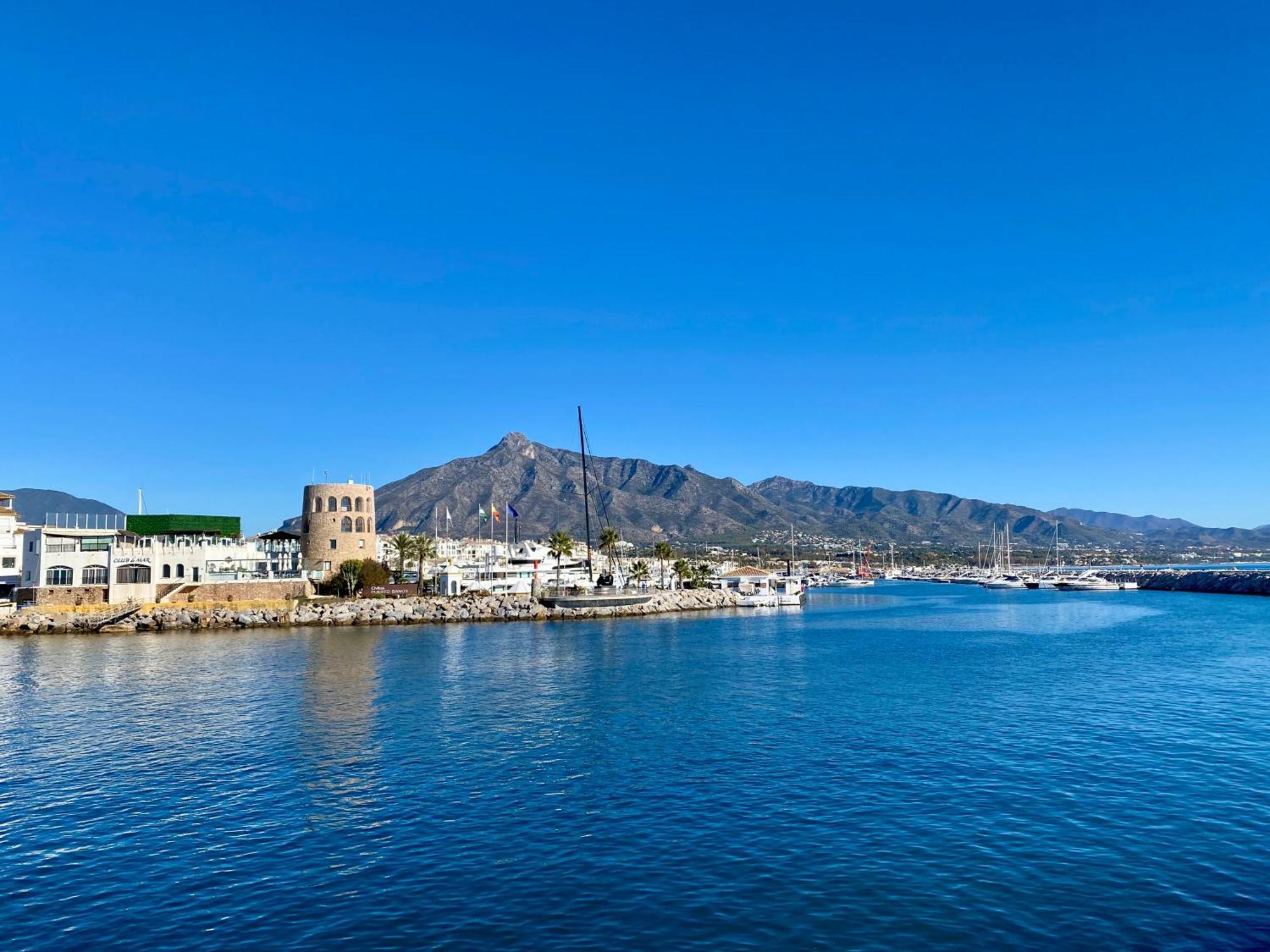 Luxury Puerto Banus Penthouse With Parking & Wi-fi *