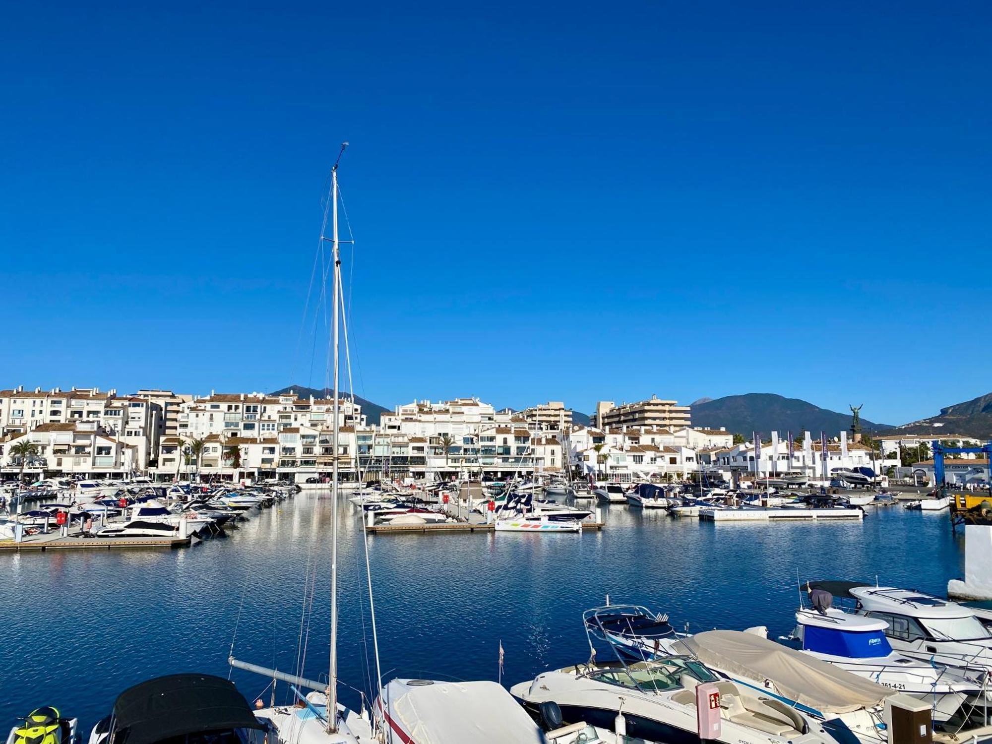 Luxury Puerto Banus Penthouse With Parking & Wi-fi Appartement Marbella