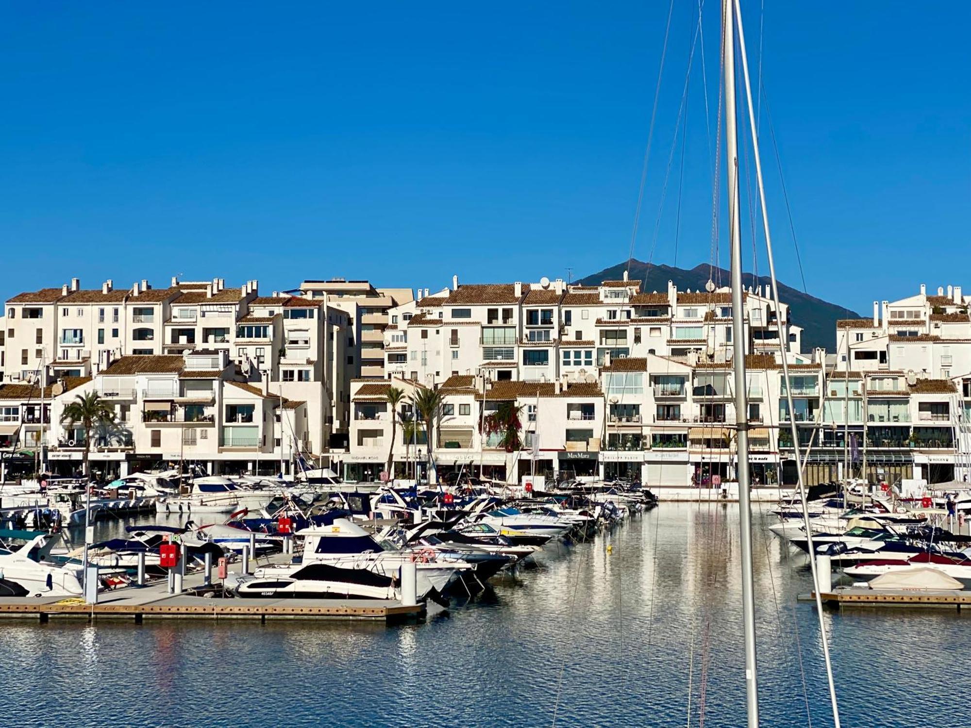 Luxury Puerto Banus Penthouse With Parking & Wi-fi *